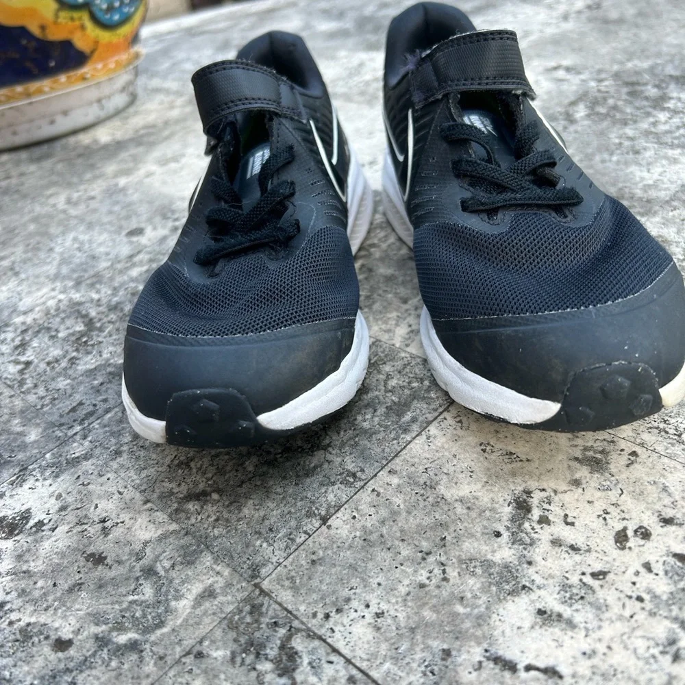 Nike Star Runner 2.0 Youth Size 3 Black Athletic Sneakers. VGUC.